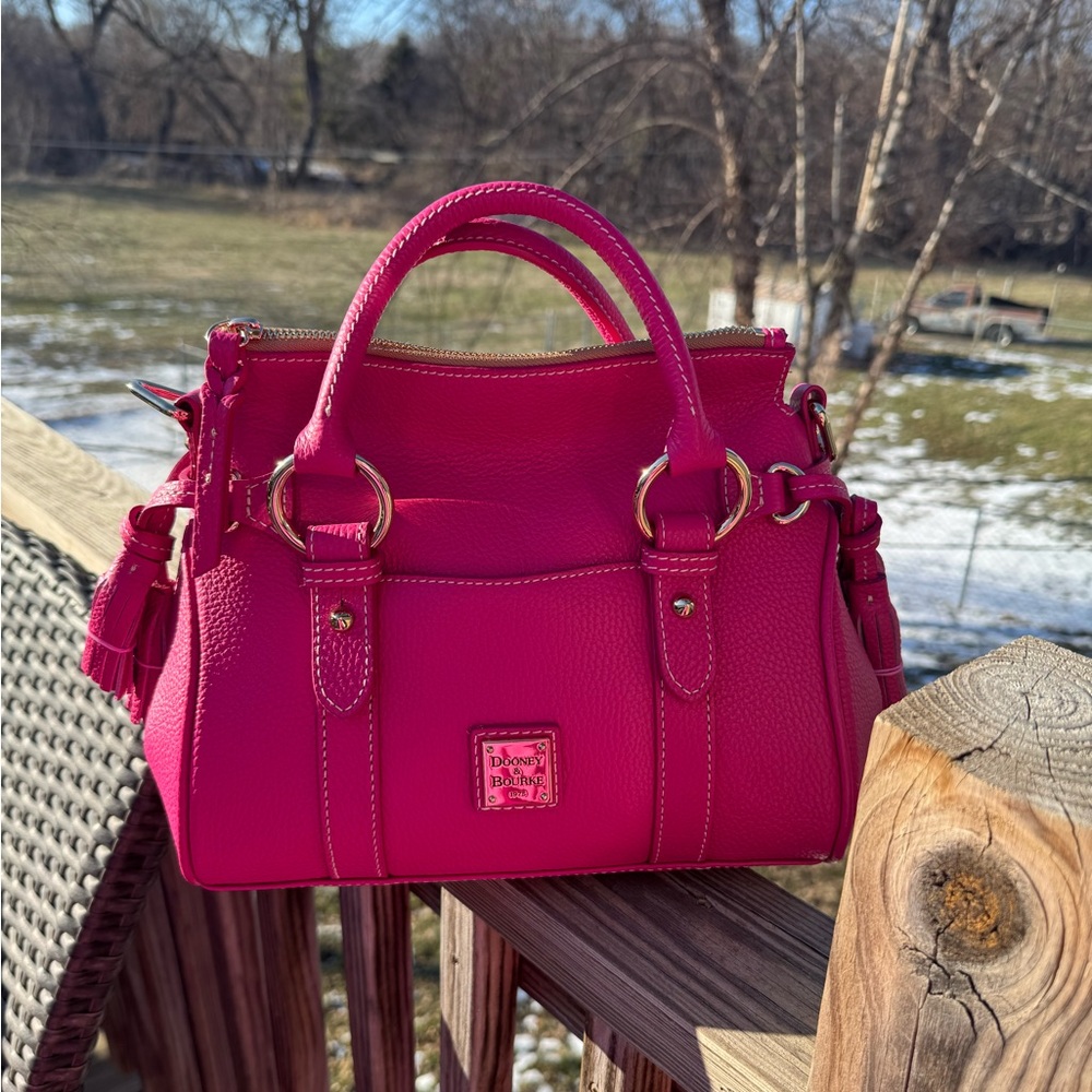 ❌Sold❌Dooney & Bourke Fuschia Lucca Satchel